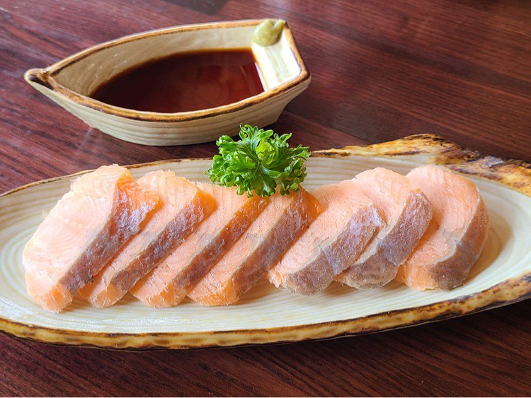 隣接するアイヌ民族料理店の視察